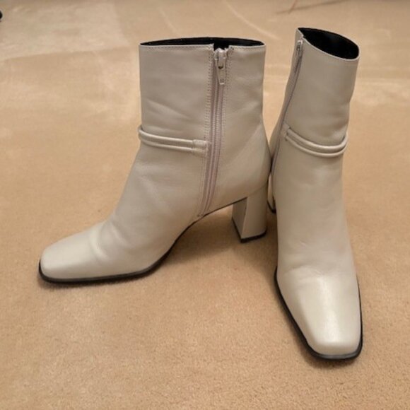 Amada Smith White Leather Bootie 8 1/2 M - Picture 2 of 5